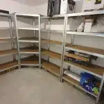 כוננית מתכת 5 מדפים אצל לקוח לאחר התקנה