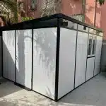 מחסן אוורסט 30-40 שחור כולל חלון הזזה עם רשת בבית לקוח