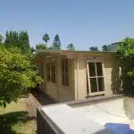 מחסן עץ פרימיום 5-3 לאחר התקנה בבית לקוח