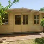 מחסן עץ פרימיום 5-3 מותקן אצל לקוח