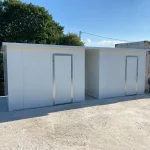 שני-מחסנים-עם-גג-מחובר