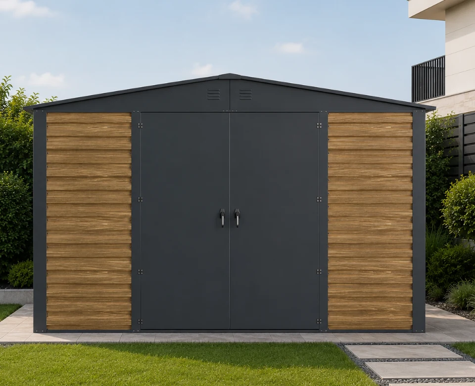 מחסן מתכת פרמיום Garden Top דגם DZ6 בגודל 3.00×3.00 מ׳ — מבט חזית של המחסן בגינה